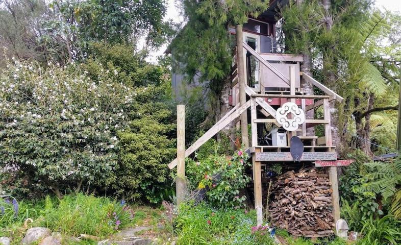 מלון Akatarawa The Treehut At The Rabbithole, Upper Hutt מראה חיצוני תמונה